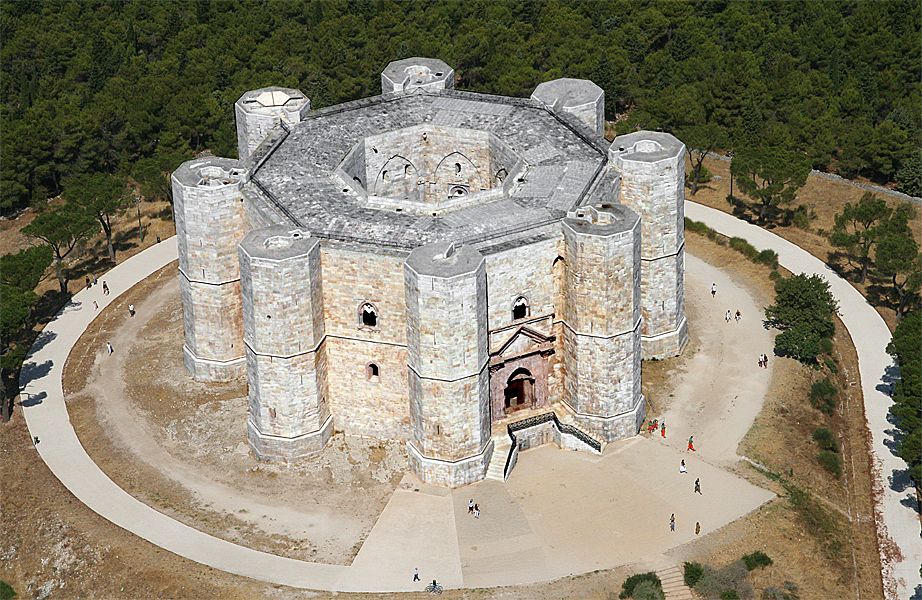 Кастел дел Монте - Castel del Monte | Secret World Trip Planner