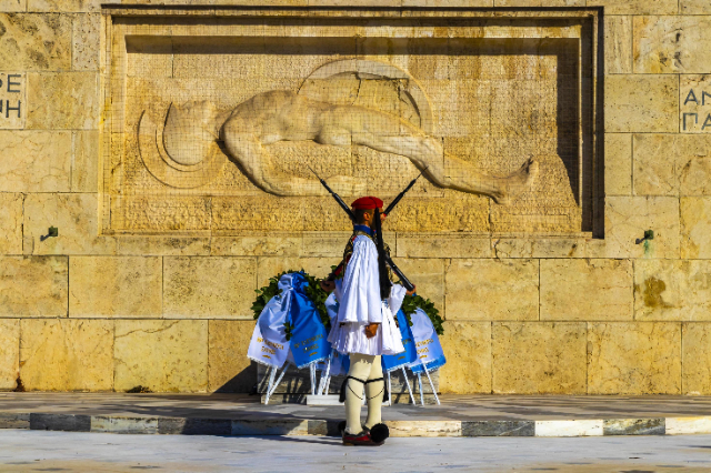 Зміна варти - Monument to the Unknown Soldier | Secret World Trip Planner