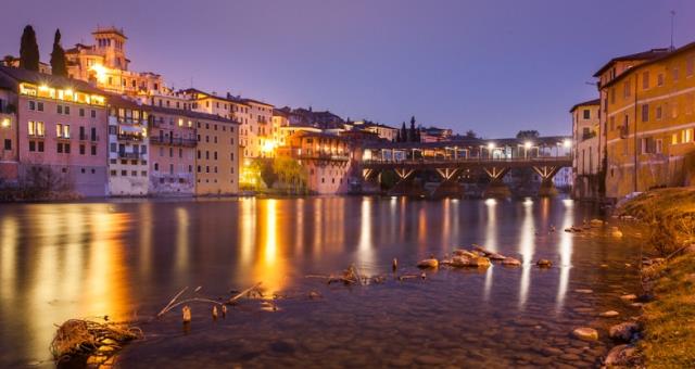 ബ്രിഡ്ജ് - Bassano del Grappa | Secret World Trip Planner