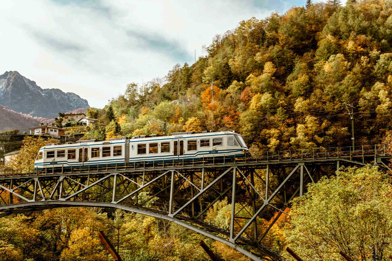 सेंटोवल्ली रेल्वेसह पर्णसंभार - Domodossola | Secret World Trip Planner