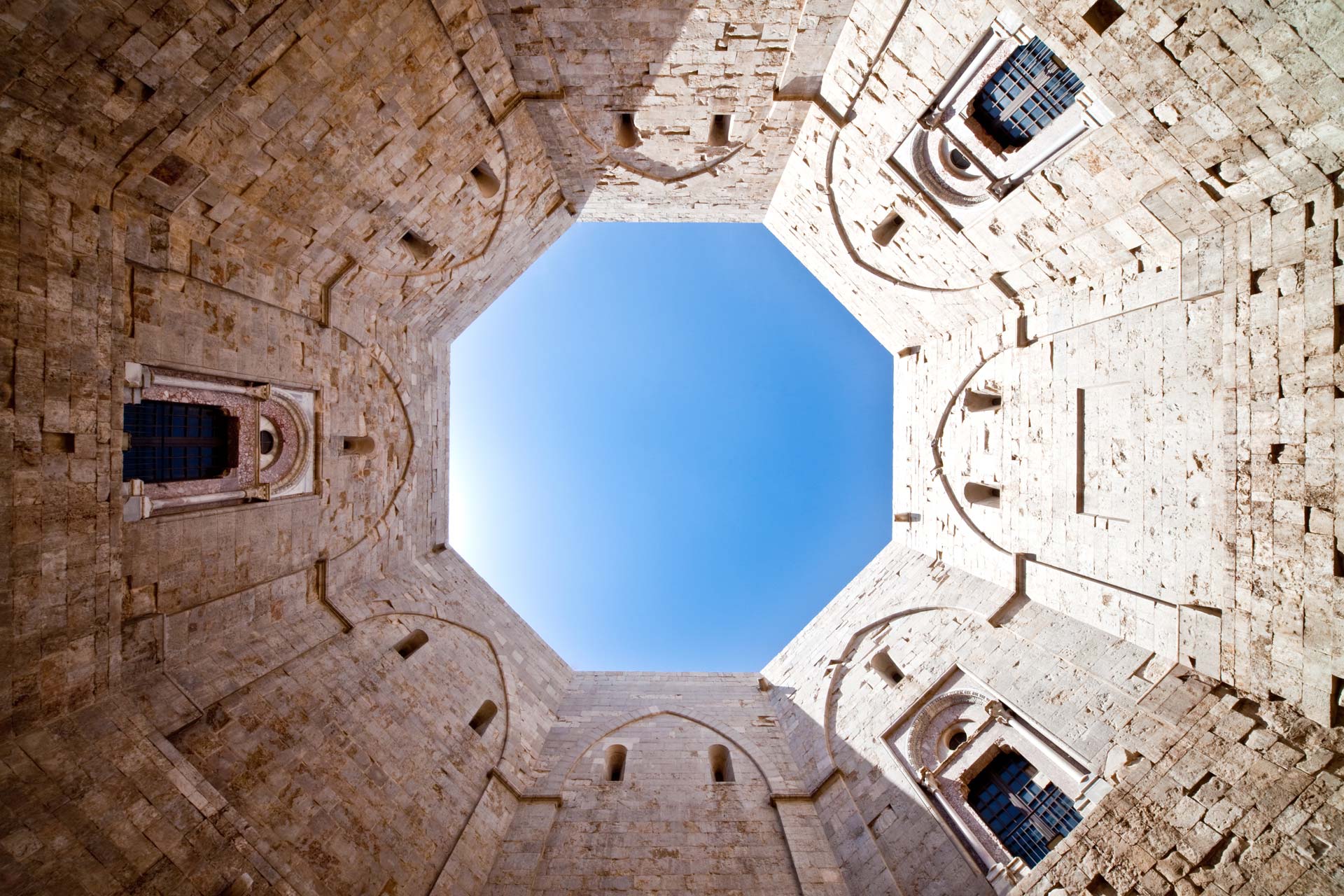 Кастэль-дэль-Монтэ - Castel del Monte | Secret World Trip Planner