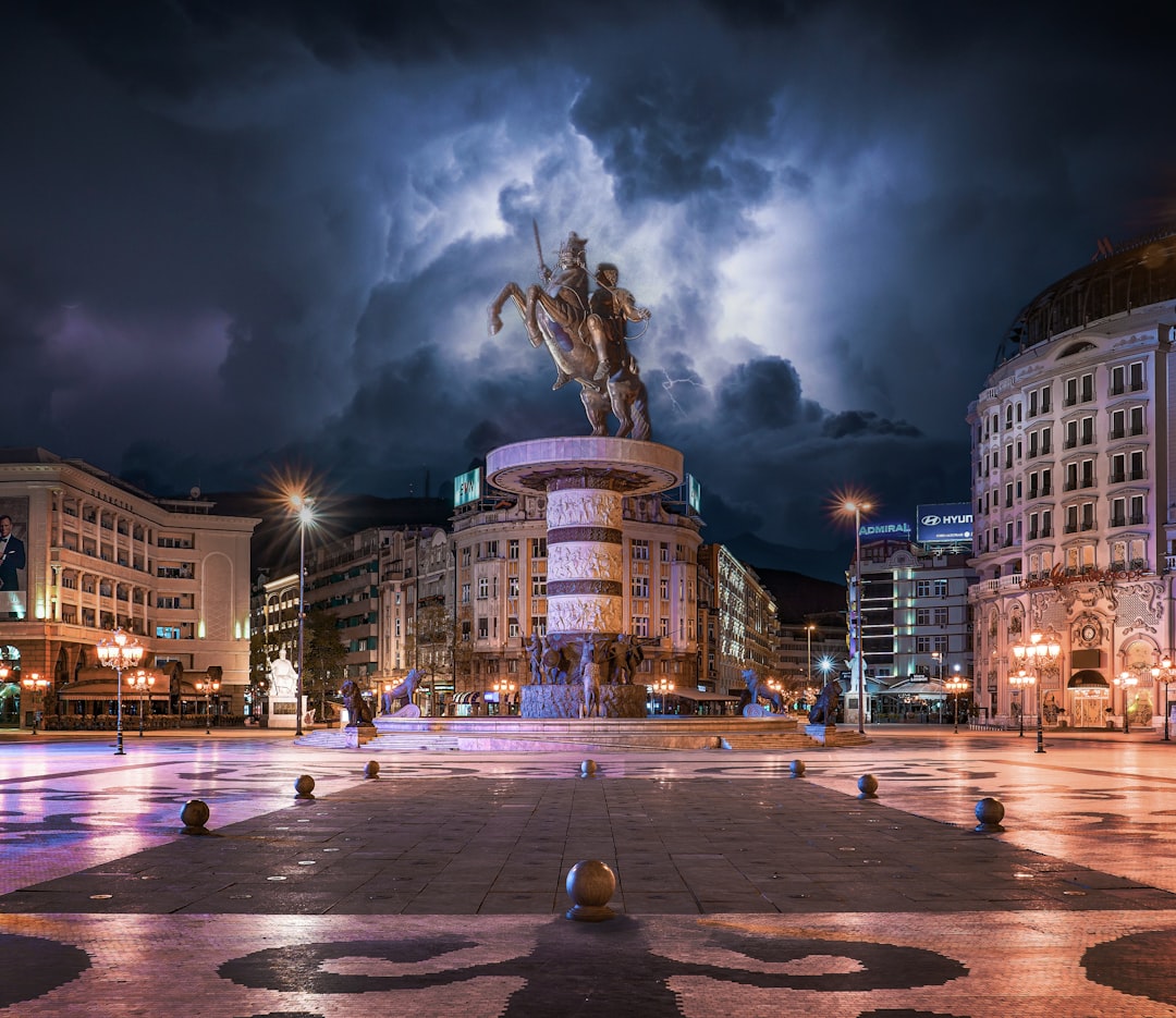 Skopie e la fontana di Alessandro Magno - Skopje | Secret World Trip Planner