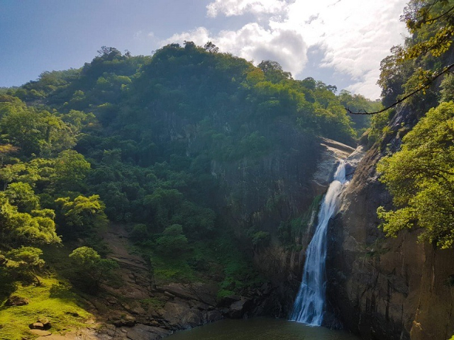 Dunhinda Falls - Dunhida Water Falls Access Road | Secret World Trip Planner