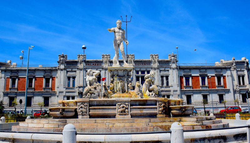 Neptune Fountain - Fontana di Nettuno | Secret World Trip Planner