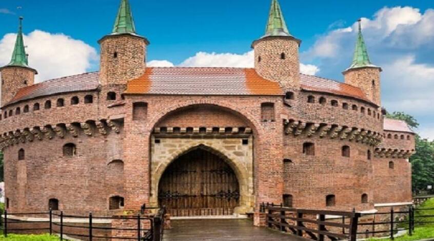 A Barbacana (Barbakan) é a parte máis interesante do medieval fortificat - Cracovia | Secret World Trip Planner