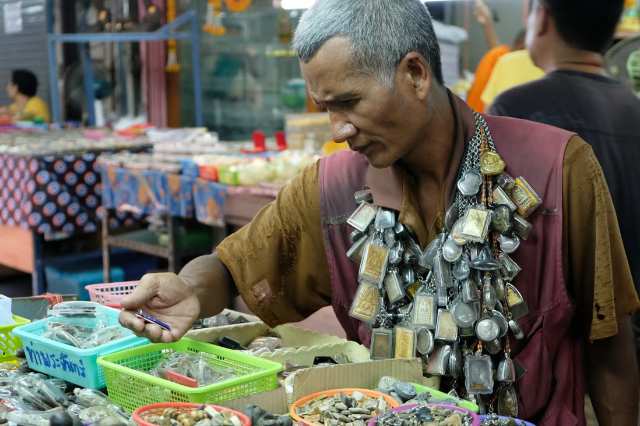Margadh Amulet - Khet Phra Nakhon | Secret World Trip Planner