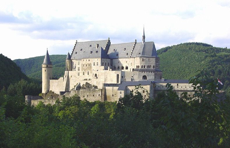 Zamek Vianden - Vianden | Secret World Trip Planner