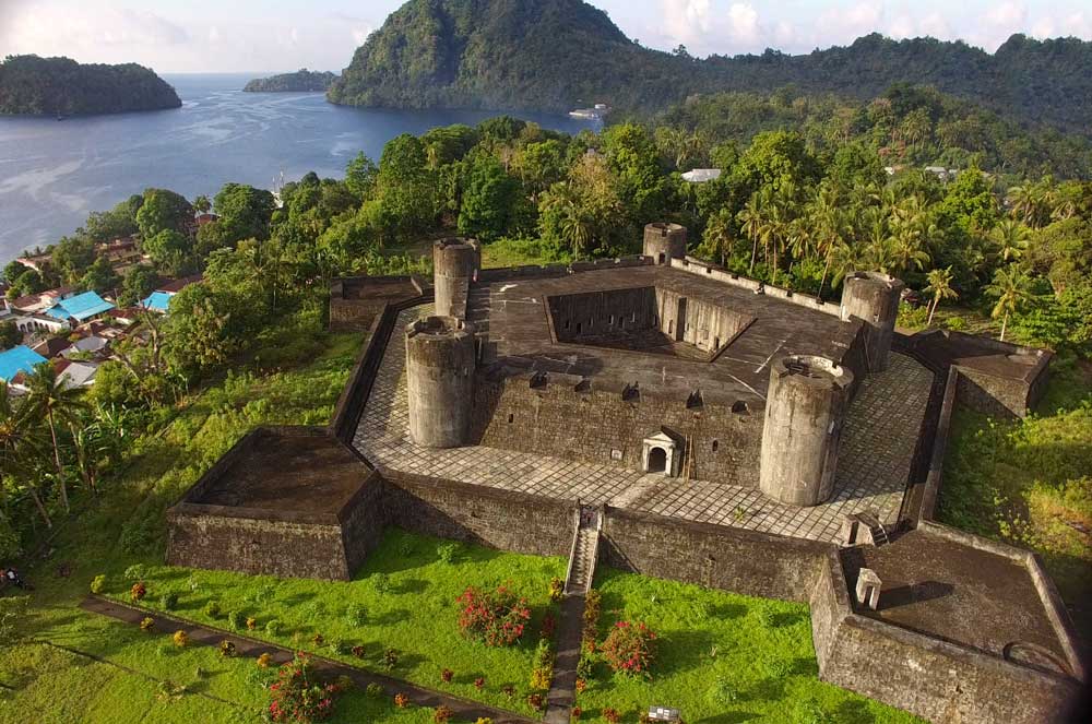 Форт Бельгіка - Kabupaten Maluku Tengah | Secret World Trip Planner