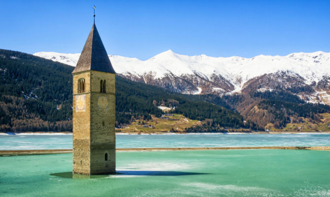 Resijas ezera zvanu tornis - Resia | Secret World Trip Planner