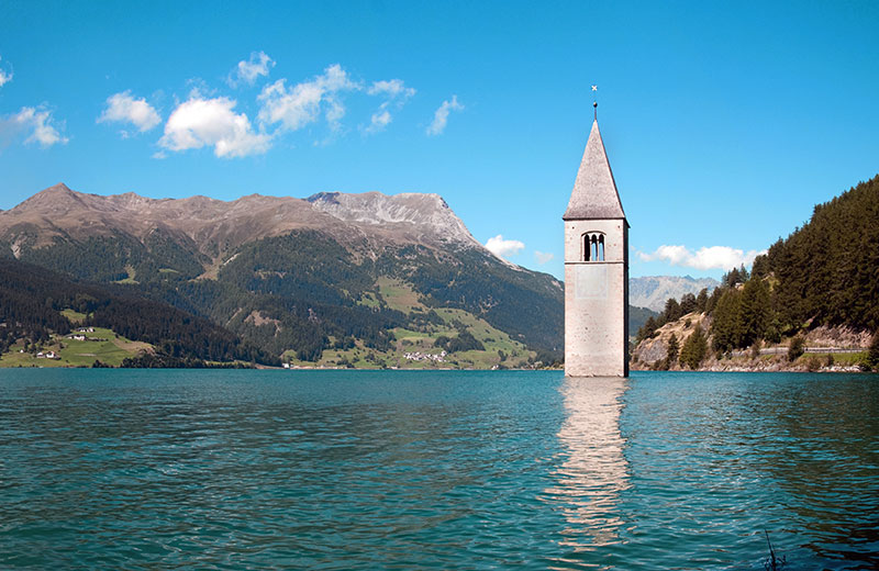 Resijas ezera zvanu tornis - Resia | Secret World Trip Planner