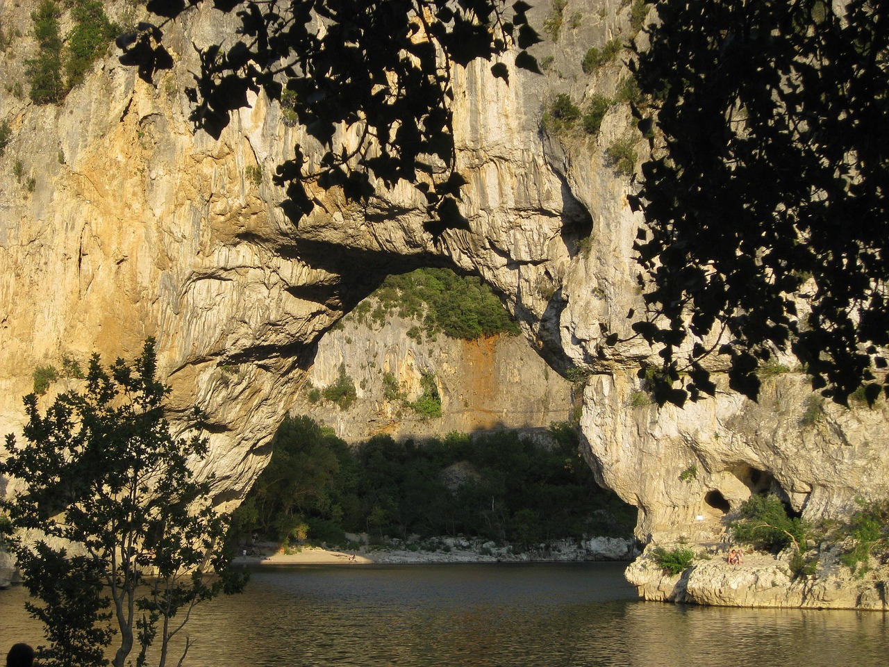 Naturliga underverk / Pont D ' Arc - Vallon-Pont-d'Arc | Secret World Trip Planner