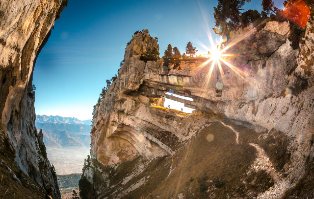 Dvojni lok stolpa Isabelle - Plateau-des-Petites-Roches | Secret World Trip Planner