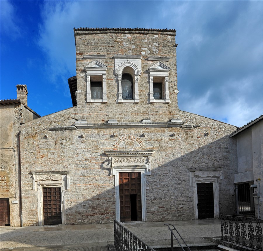 Spoleto | A Basílica de San Salvatore - Spoleto | Secret World Trip Planner