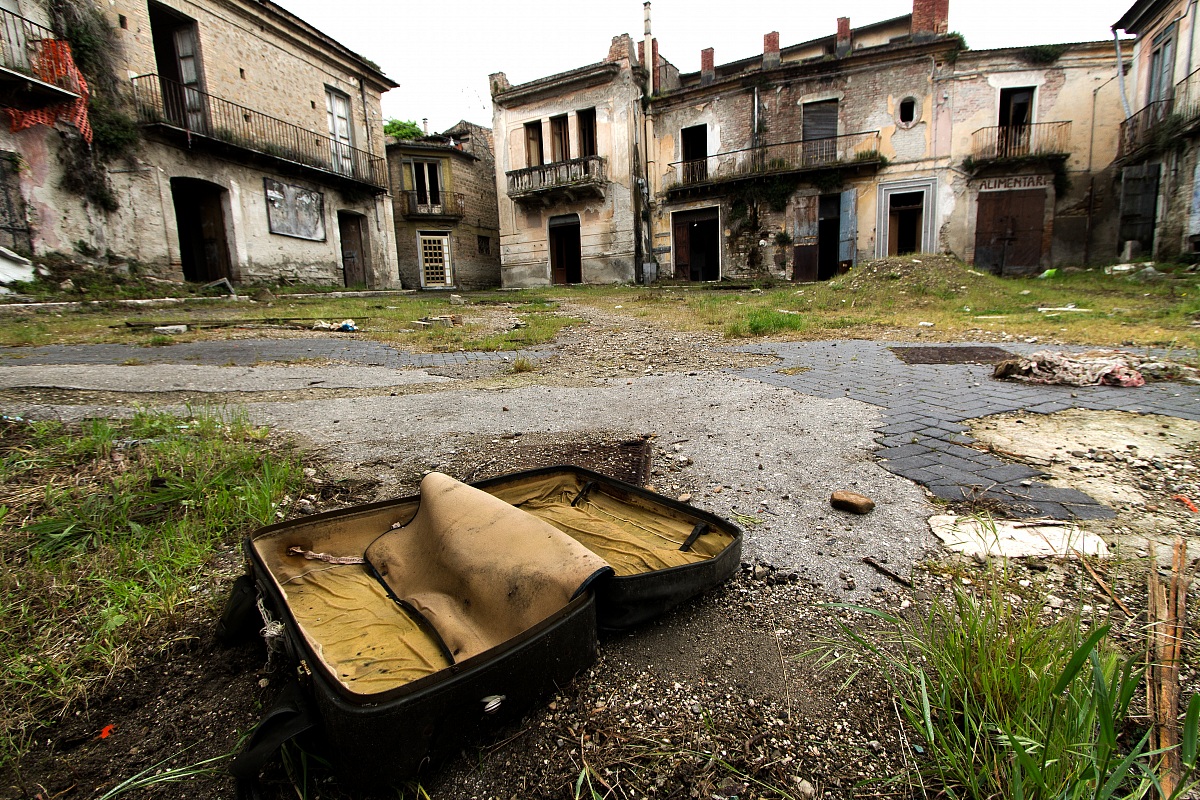 Apex orașul fantomă - Apice Vecchio | Secret World Trip Planner