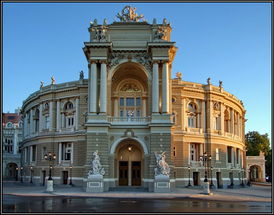 Alexandrinsky Amharclann - Sankt-Peterburg | Secret World Trip Planner