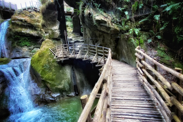 ถ้ำของ Caglieron - Via Grotte del Caglieron | Secret World Trip Planner