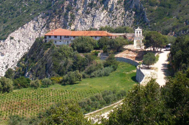 Kipouria-klosteret - Lixouri | Secret World Trip Planner