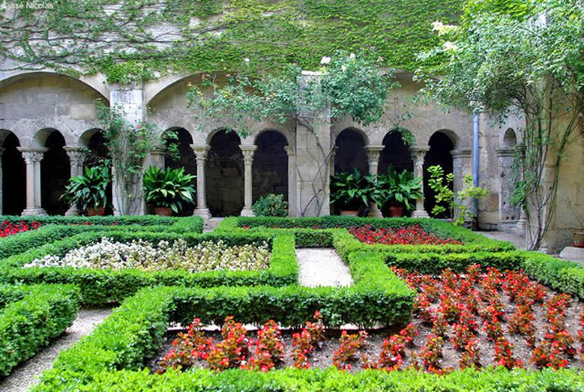 梵高和 Saint-Paul-de-Mausole 修道院 - Saint-Rémy-de-Provence | Secret World Trip Planner