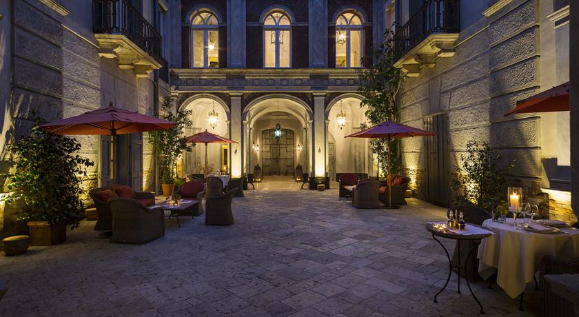 Palazzo Margherita اور فرانسس فورڈ Coppola - Bernalda | Secret World Trip Planner