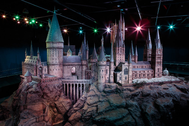 Iegremdē sevi burvībā Warner Bros. Harry Potter Studio Tour Londonā - Warner Bros. Studio Tour London | Secret World Trip Planner