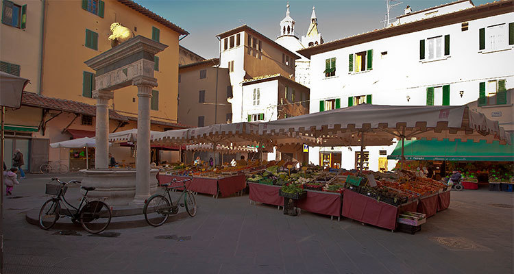 Bozor Maydoni - Piazza del Mercato Centrale | Secret World Trip Planner
