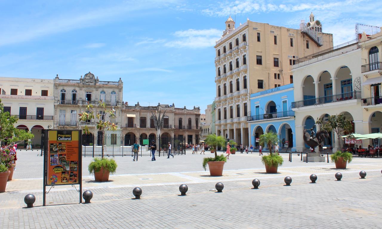 Plaça Vella - La Habana | Secret World Trip Planner