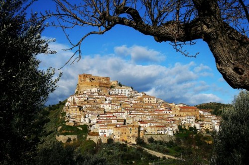Rocca Imperiale, ag cúirt Frederick II - Rocca Imperiale | Secret World Trip Planner