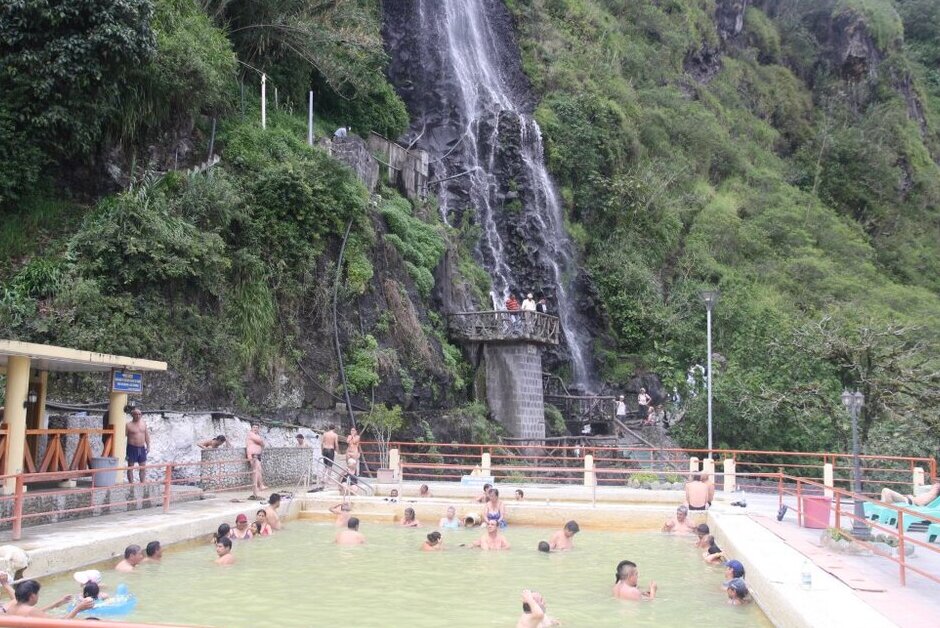 Baños et les bains de la Vierge — Baños de Agua Santa