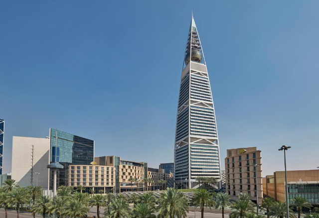Al Faisaliah Tower – La Lancia Splendente della Modernità di Riyadh - Riyadh | Secret World Trip Planner