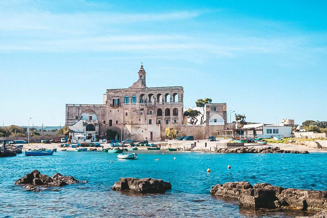 Polignano A Mare: San Vito Martire abatija - San Vito, Polignano a Mare | Secret World Trip Planner