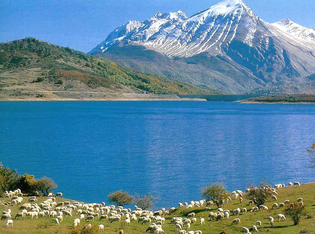 Lac Campotosto - Lago di Campotosto | Secret World Trip Planner