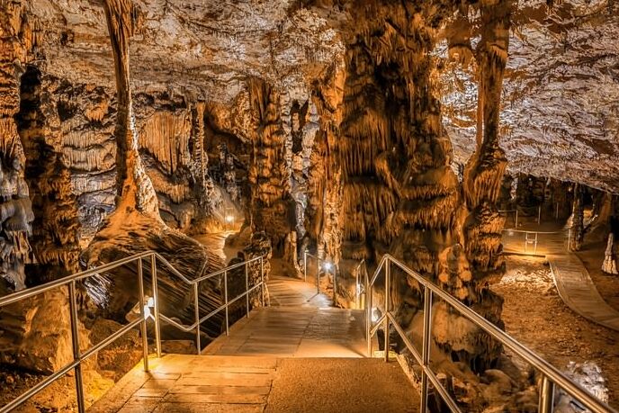 As cavernas de Aggtelek Karst estão localizadas entre a Hungria e a Eslováquia e - Positano | Secret World Trip Planner