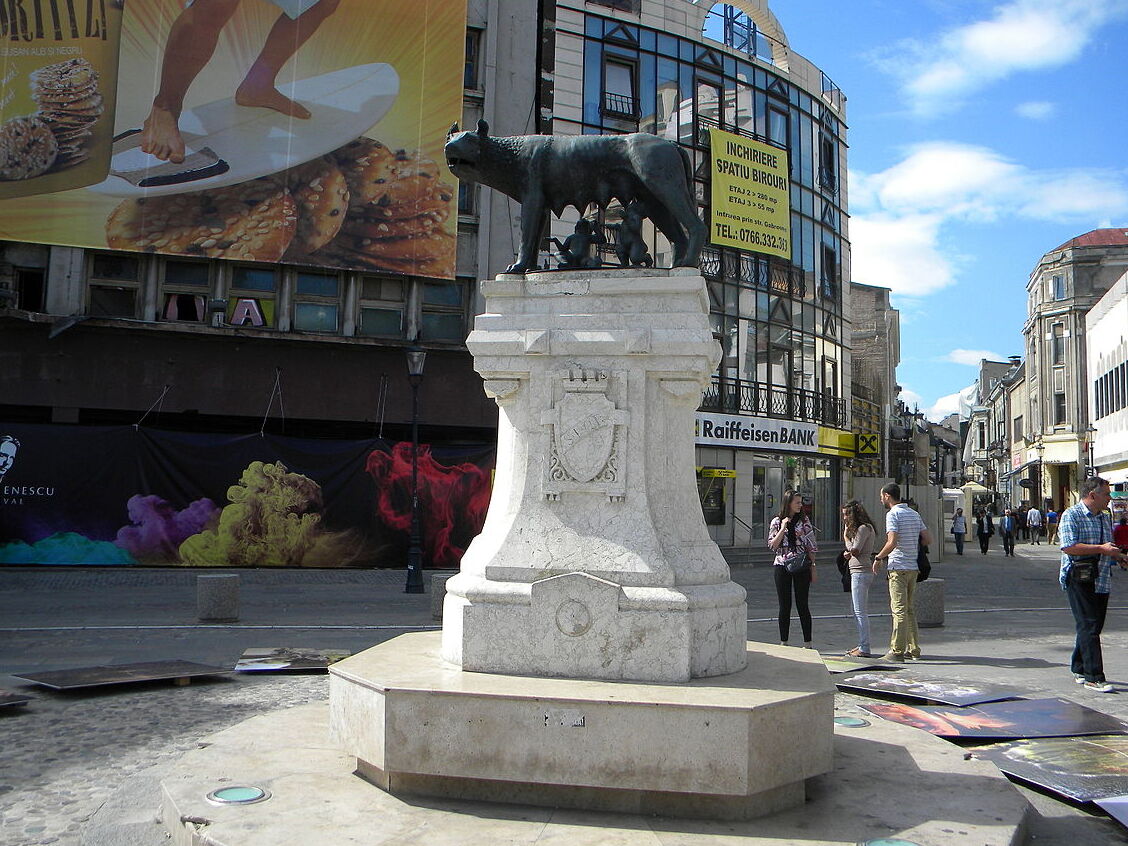 Bucharest | The statue of the Roman she-wolf - București | Secret World Trip Planner