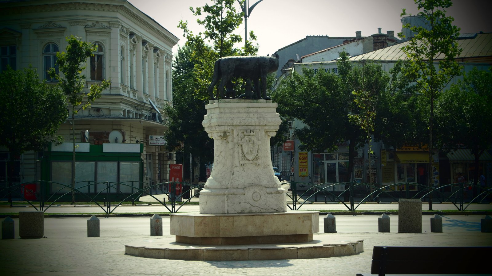 Bucharest | The statue of the Roman she-wolf - București | Secret World Trip Planner