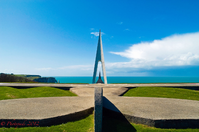 Monumen Burung Putih - Étretat | Secret World Trip Planner