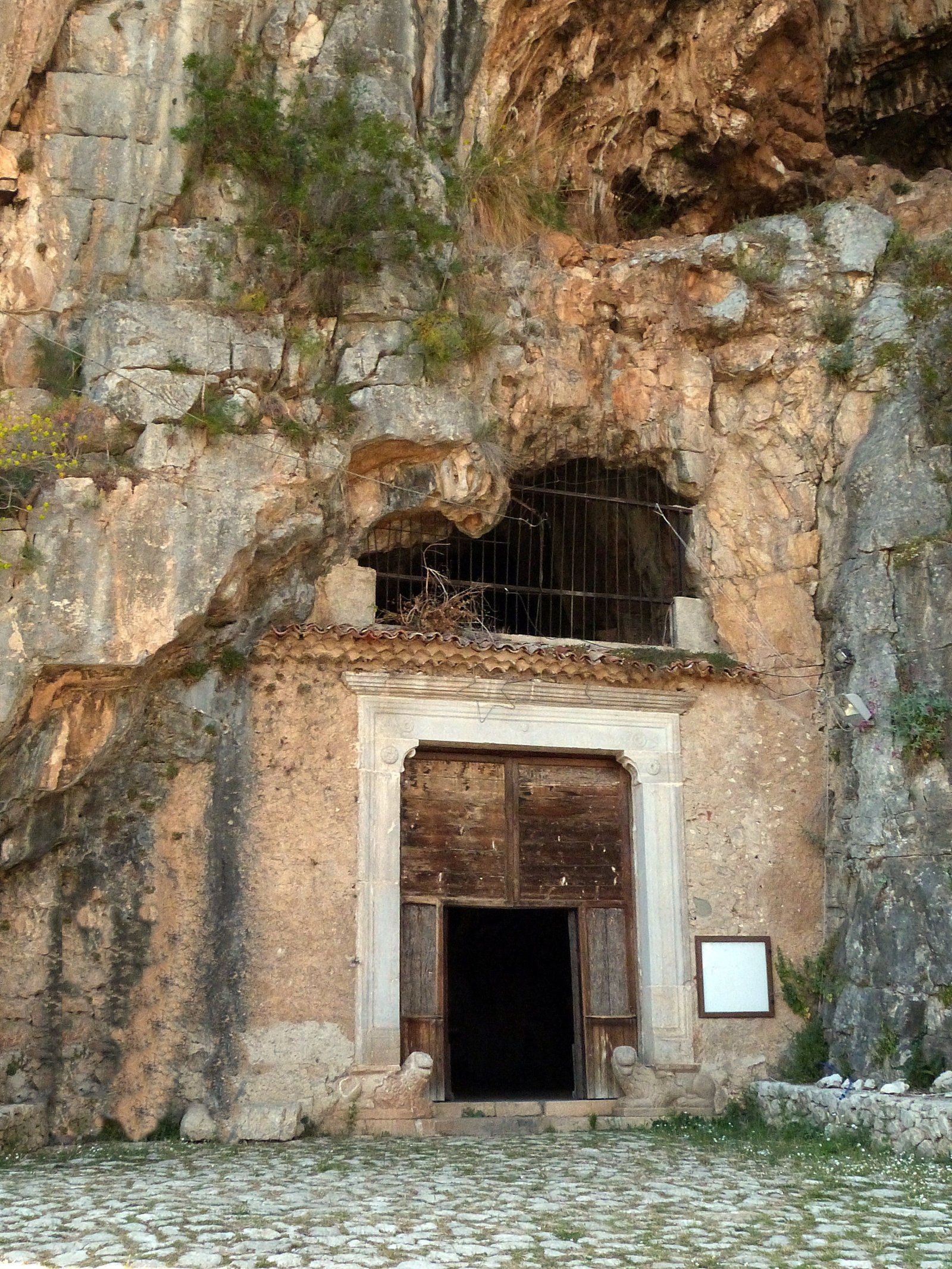 Unesco: pango ya St Michael Malaika mkuu - Sant'Angelo A Fasanella | Secret World Trip Planner