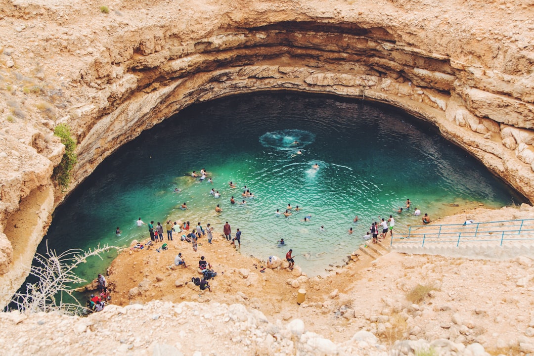 Bimmah Sinkhole con la sua abbagliante acqua turchese - Dabab Sinkhole ???? ??? | Secret World Trip Planner