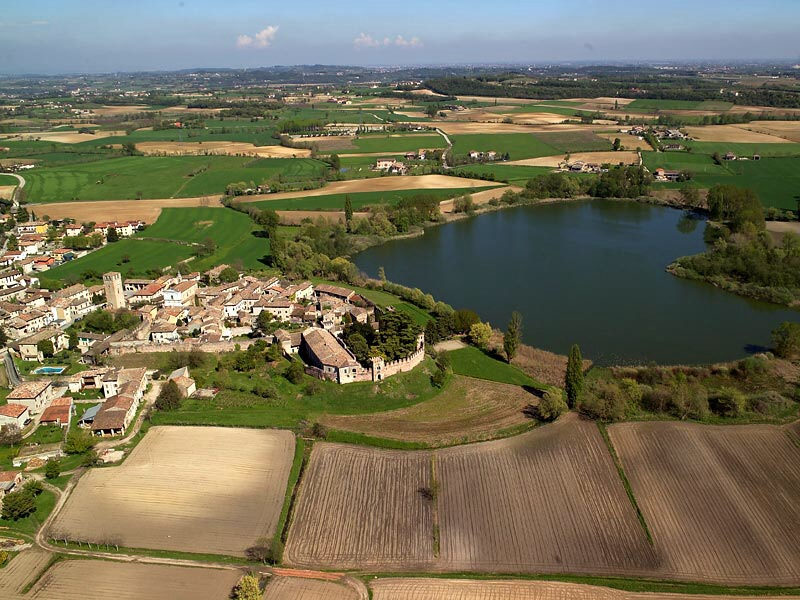 Castellaro Lagusello - Castellaro Lagusello | Secret World Trip Planner