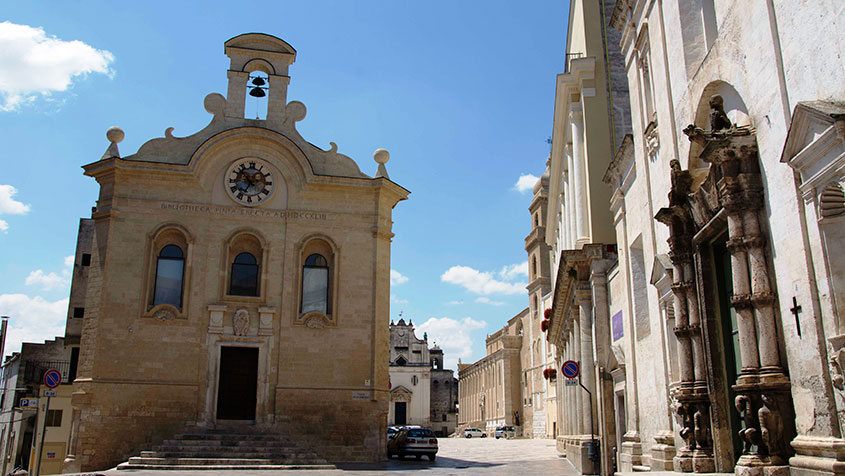 فن لائبریری کے فن - Gravina in Puglia | Secret World Trip Planner