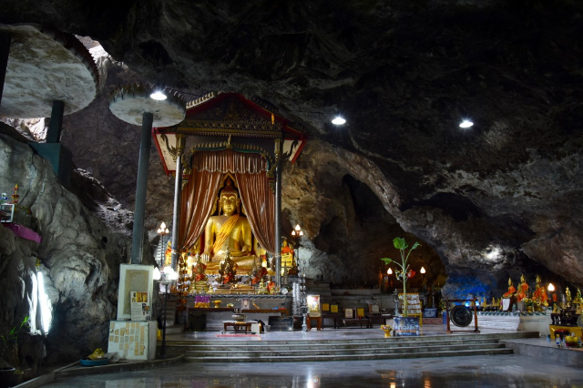 ວັດບ້ານທັມ - Tambon Khao Noi | Secret World Trip Planner