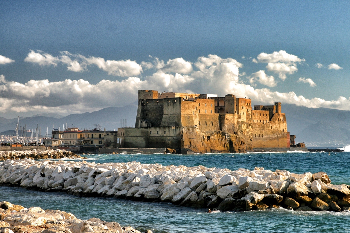ಕ್ಯಾಸ್ಟೆಲ್ ಡೆಲ್ ಓವೊ - Napoli | Secret World Trip Planner