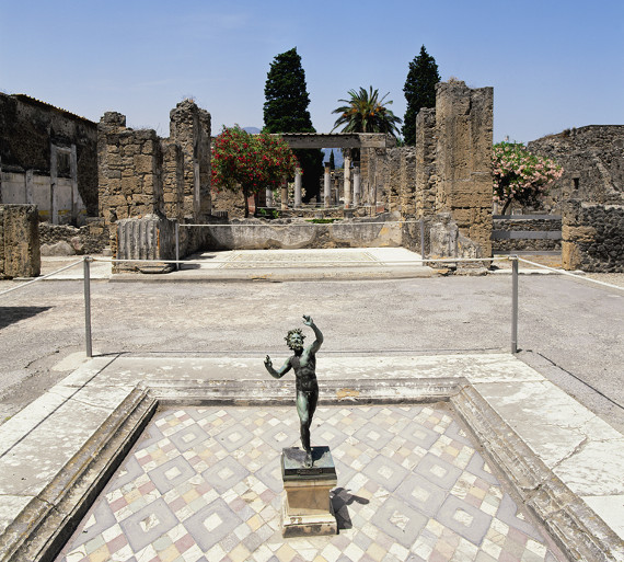 Faungo etxea - Pompei | Secret World Trip Planner