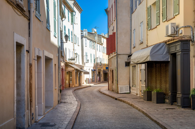 Rue Gambetta, la calle de las compras - Saint-Tropez | Secret World Trip Planner