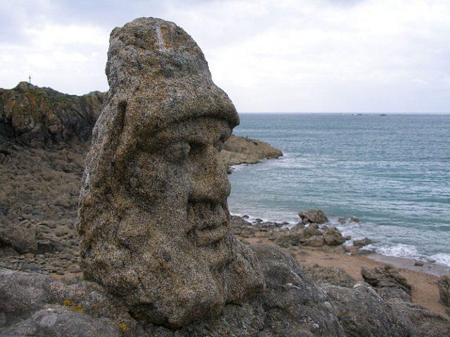 Skulpturat shkëmbore të Abbe Foure - Saint-Malo | Secret World Trip Planner