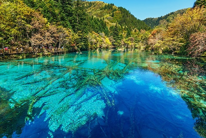  Lago nel Parco Nazionale di Jiuzhaigou in Cina