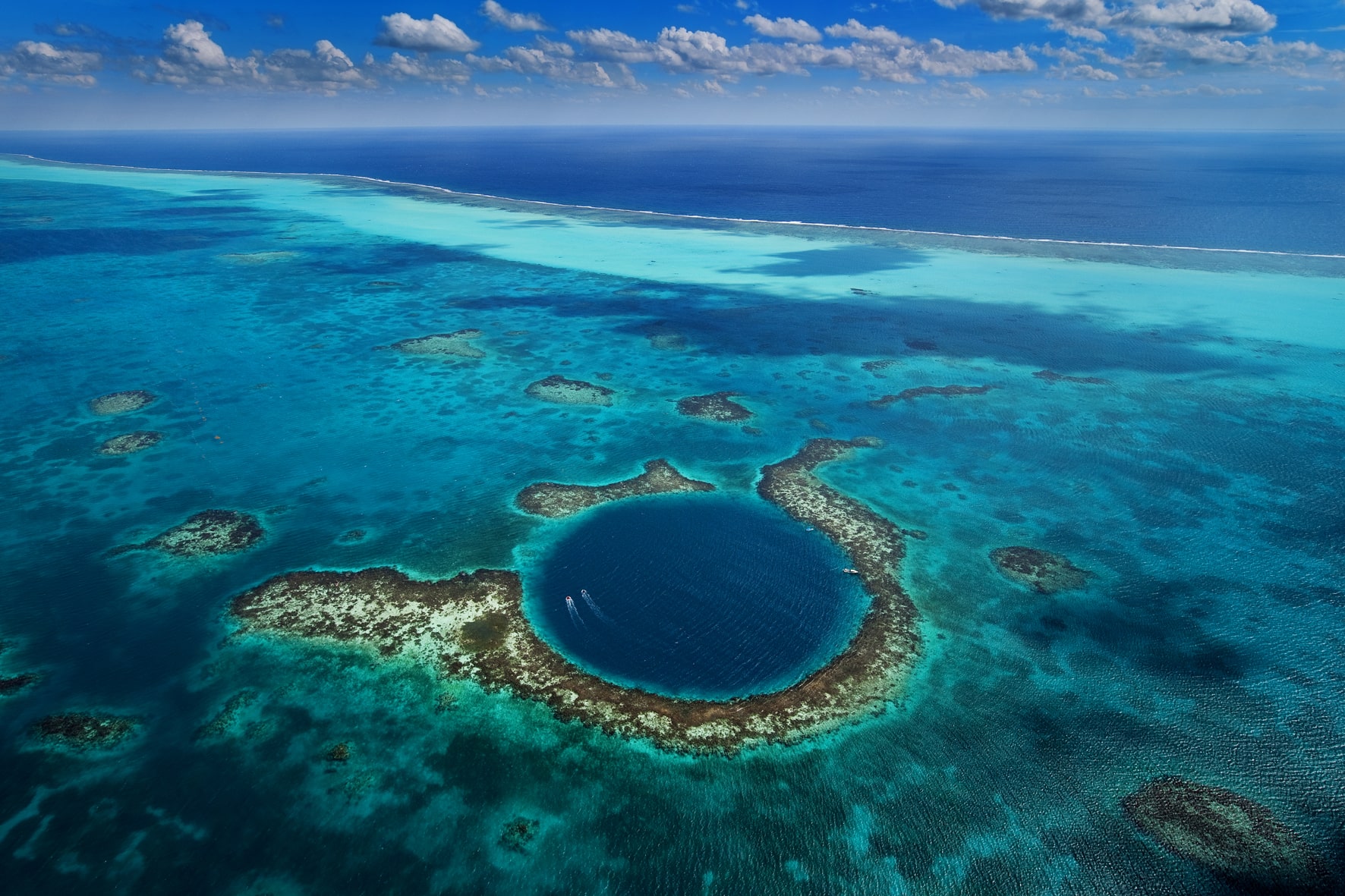 Great Blue Hole - The Largest Travel Guide in the World
