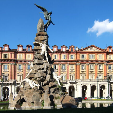 Monumento al traforo del Frejus Piazza Statuto - 全球最大的旅行指南